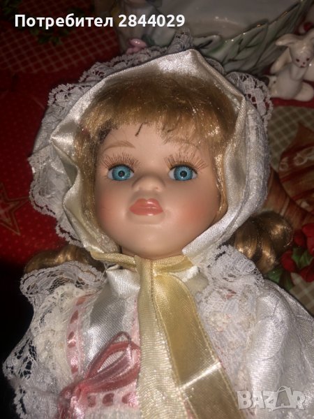 продавам стара порцеланова кукла 30 см на поствка, снимка 1