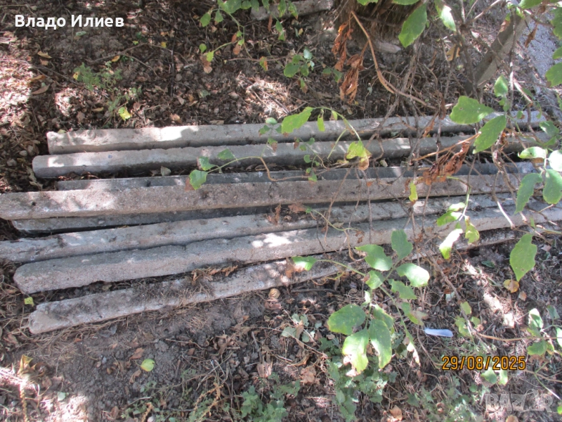 Бетонни стълбове/колове/за огради и лозя -8 броя, снимка 1