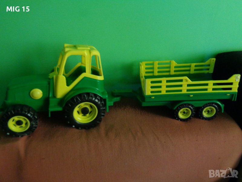 Играчка трактор с ремарке, снимка 1