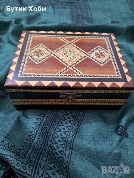 Сирийска дървена кутия с инкрустации, снимка 1