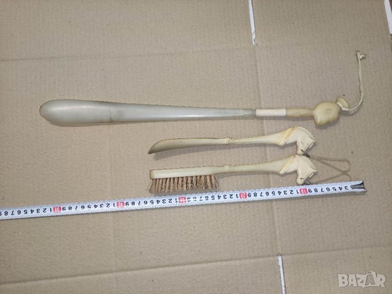 Продавам Обувалки и четка с фигури кон, глава , снимка 1