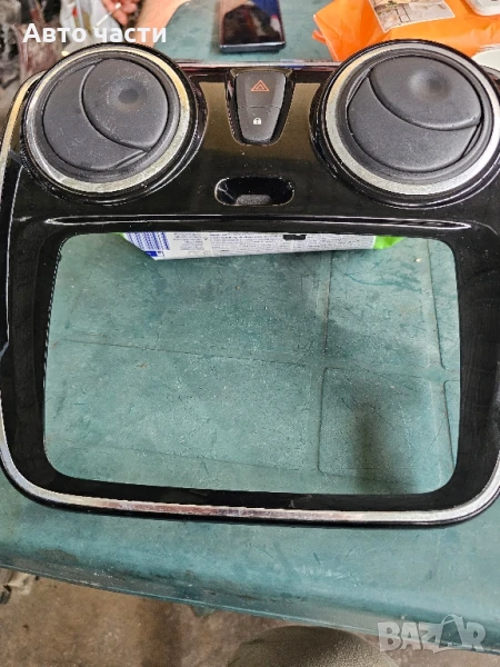 Рамка за авторадио NAVI Dacia Lodgy 1.5 DCI 2012 – 682604219R, снимка 1