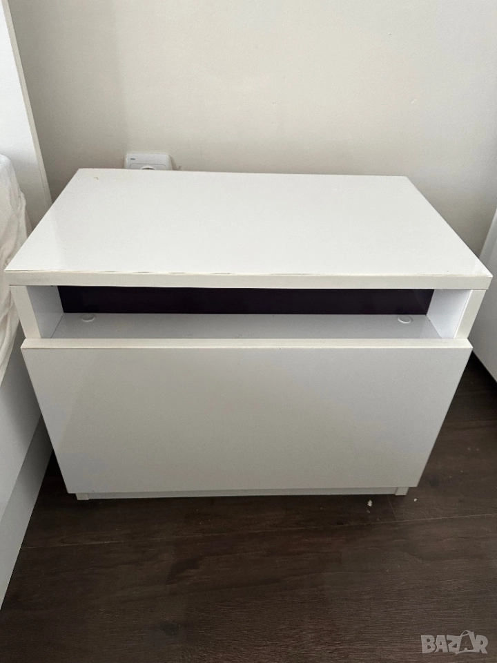 2 броя нощни шкафчета бял гланц, снимка 1