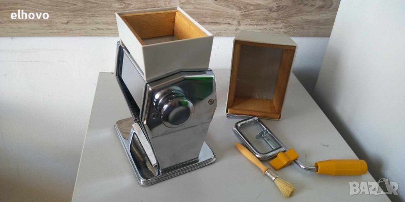 Ръчна мелничка за зърнени култури OTC, снимка 1