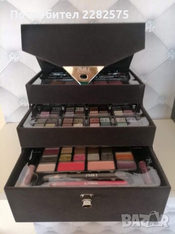 Луксозно кадифено куфарче с гримове 