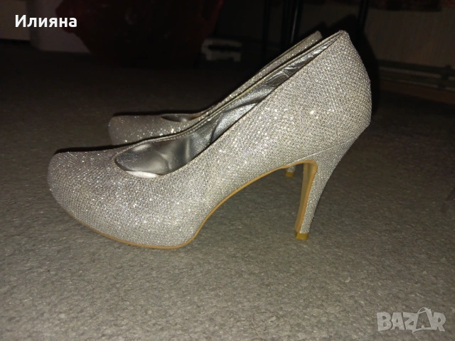 Нови!Сребристи лъскави токчета 38 номер