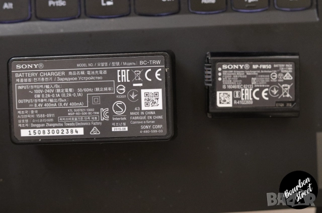 Sony BC-TRW - оригинално зарядно за батерия Sony NP-FW50, снимка 3 - Батерии, зарядни - 52594961