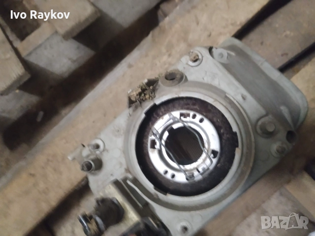 десен фар Renault Rapid , снимка 4 - Части - 52886667