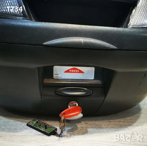 Мото куфар топ кейс GIVI Monolock със стойка, снимка 3 - Аксесоари и консумативи - 56324810