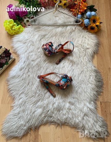 Нови цветни сандали на ток, снимка 1