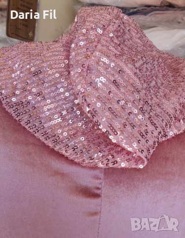 Розова рокля от меко кадифе с ръкави и качулка целите обшити с розови пайети, снимка 5 - Рокли - 40231331