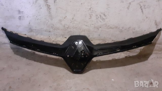 Предна решетка на Renault Clio V (19-22г.) със отвор за камера, снимка 2 - Аксесоари и консумативи - 35272567