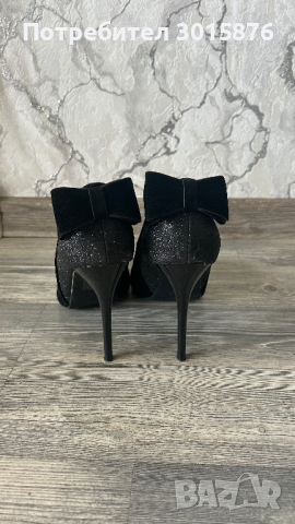 Черни токчета с панделка , снимка 1 - Дамски обувки на ток - 44700537