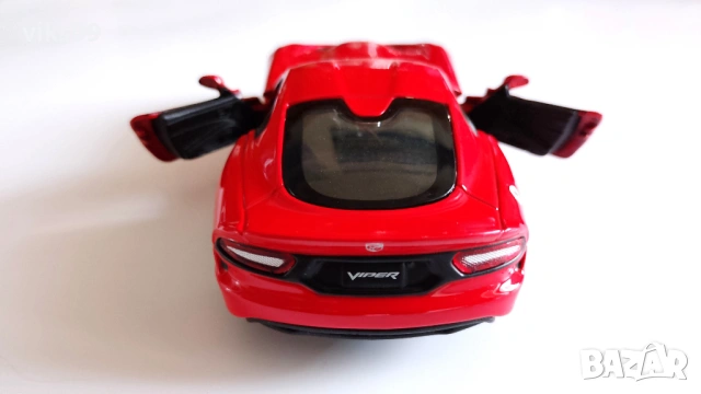Bburago 2013 SRT Dodge Viper GTS - Мащаб 1:32, снимка 4 - Колекции - 53996549