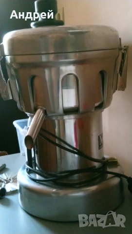 сокоизстисквачка  PRO Nutrifaster N450 бизнес с бели ръкавици, снимка 2 - Обзавеждане на кухня - 52811120