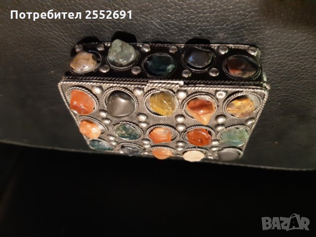 Метална кутия , снимка 2 - Антикварни и старинни предмети - 29082343