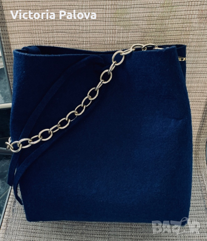 Чанта цвят ултрамарин със златен синджир, снимка 2 - Чанти - 38751950