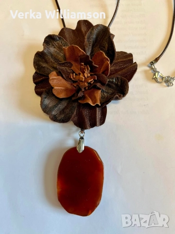 Кафяво колие с голям ахат и кожено цвете модел 90