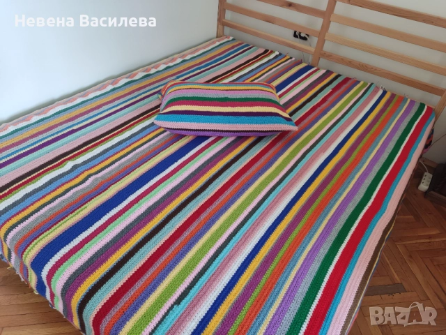 Ръчно излетен комплект на една кука - шалте/одеяло с 4 калъфки за възглавници.   , снимка 9 - Покривки за легло - 52887625