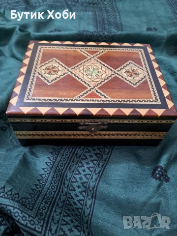 Сирийска дървена кутия с инкрустации, снимка 1 - Антикварни и старинни предмети - 39354593