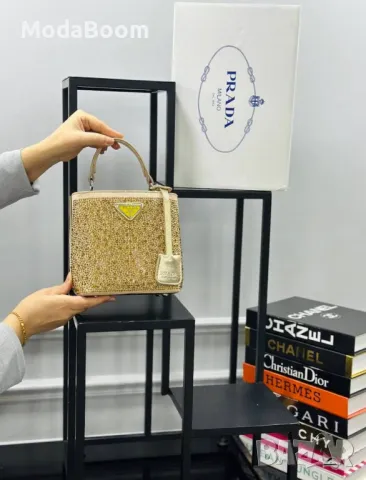 Prad🅰️ дамски чанти Различни цветове , снимка 2 - Чанти - 48523304