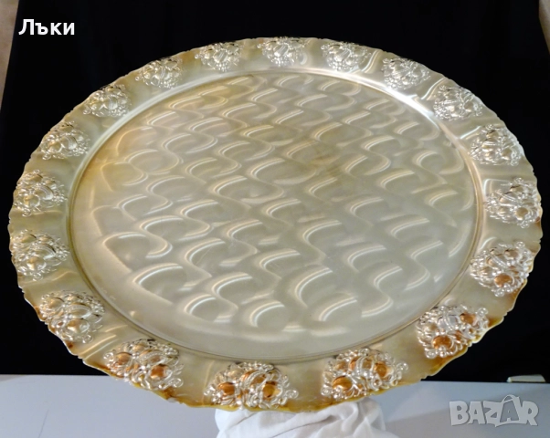 Посребрен поднос на Quist 33 см.,релефни плодове. , снимка 2 - Антикварни и старинни предмети - 52381954