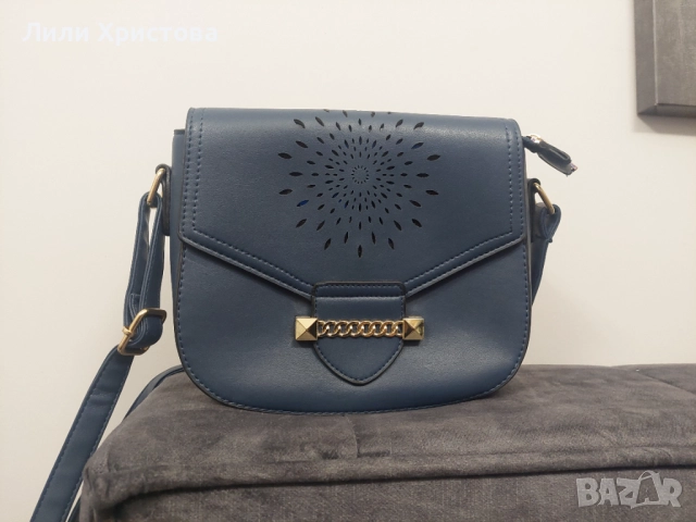 Синя чанта 