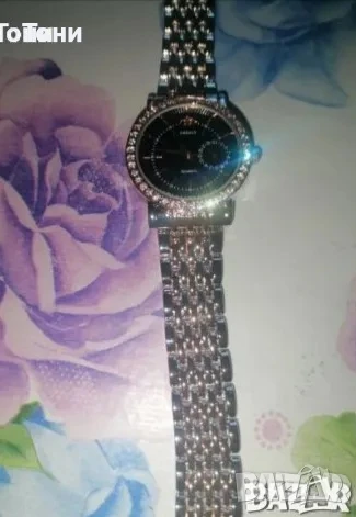 Златист Дамски Часовник с Камъни Нов , снимка 3 - Дамски - 50471241