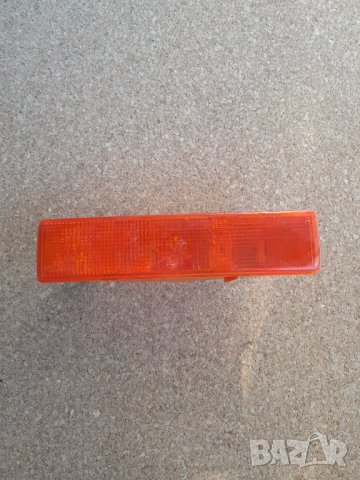 Мигач в броня десен жълт FORD SIERRA 0814721