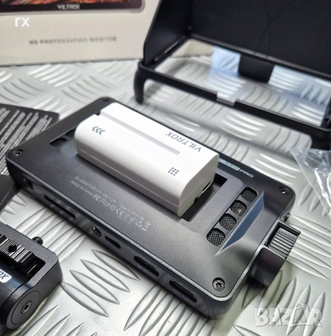 Монитор Viltrox - DC-550 Pro, 1920x1080 5.5", снимка 7 - Чанти, стативи, аксесоари - 52866630