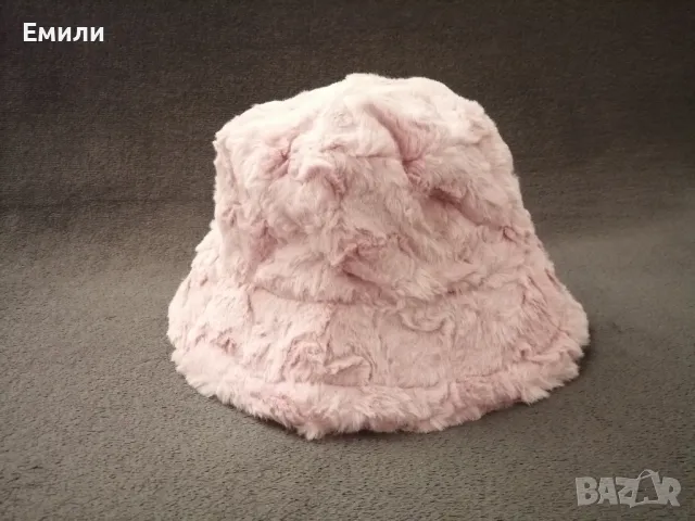 Розова дамска пухкава шапка със сърца, снимка 2 - Шапки - 48147018