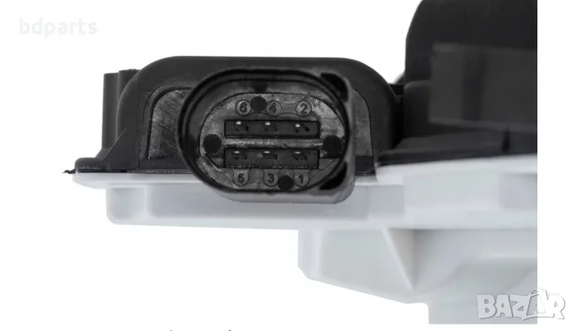 Брава за задна дясна врата, VW Tiguan 5N Face, CC, 6 ПИН,, снимка 2 - Части - 56142145
