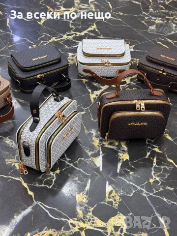 Michael Kors Дамска Чанта През Рамо С 3 Отделения Монограм Принт Златисти Ципове-8 Цвята Код SK2428