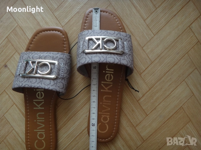 Нови оригинални чехли Calvin Klein номер 35 и 36 в кафяво и бежово с метално лого, снимка 7 - Чехли - 52525430