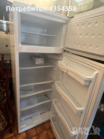 Хладилник с фризер Indesit  , снимка 2 - Хладилници - 53929659