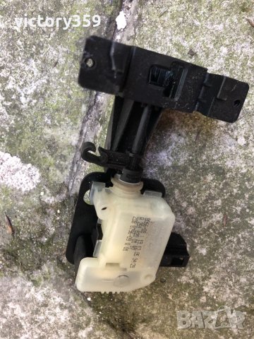 Ключалка за капачката на резервоара Mercedes w221