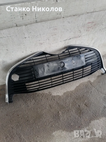 Решетка за Тойота ярис 2014-2017г., снимка 2 - Части - 54146350