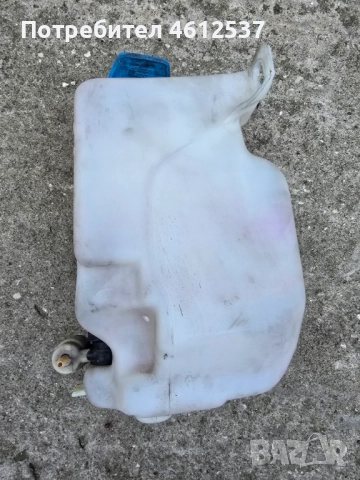 Казанче за течност за чистачките/стъкломиене с помпичка и датчик за Фолксваген Голф 4, снимка 2 - Части - 51954005
