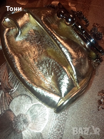 Нова Кожена Златиста Дамска Чанта , снимка 2 - Чанти - 53277449