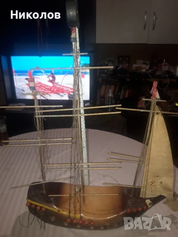 Дървен платноход 