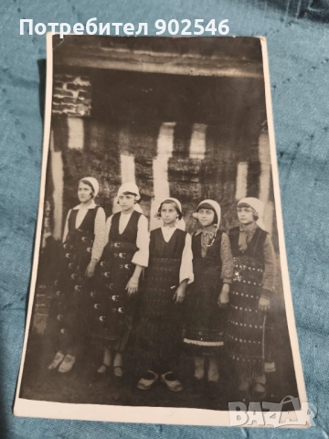 Деца в носии, Елховско. Две снимки на едно дете.