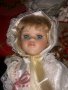 продавам стара порцеланова кукла 30 см на поствка, снимка 1