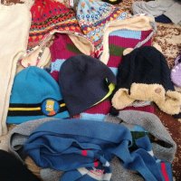 Сет Детски Шапки и шалове, снимка 1 - Шапки, шалове и ръкавици - 40540901