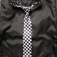 вратовръзка шахматна шарка ,кафе рейсър,шахматени лепенки, снимка 2 - Фен артикули - 22583101