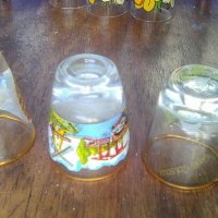 Шест малки изрисувани стъклени чашки с поднос от Германия, снимка 8 - Други ценни предмети - 39349245