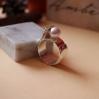 Стилен и елгантен сребърен пръстен с перла - модел R017A, снимка 1 - Пръстени - 30736699