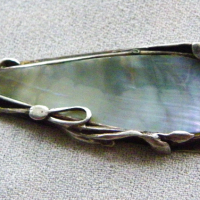Голям сребърен медальон със седеф, снимка 2 - Колиета, медальони, синджири - 44777938