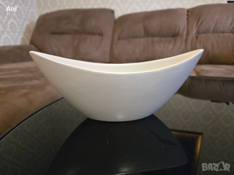 Бяла кашпа/ ваза за декор, снимка 1