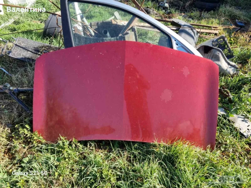 Преден капак за Рено Меган 2 .Червен цвят , снимка 1