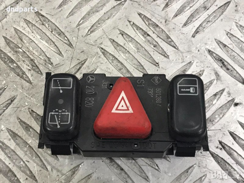 Бутон аварийни светлини Mercedes E-Class,W210,1997г., снимка 1